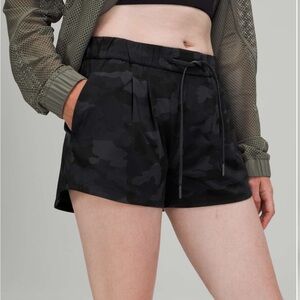 Lululemon Stroll at Sundown Short 3"
Heritage 365 Camo Deep Coal Multi